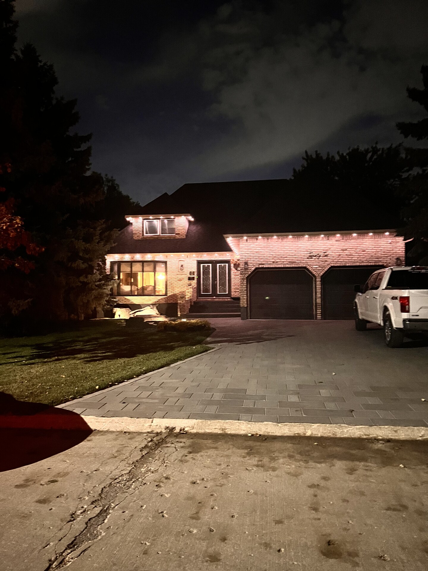Leone Lighting permanent LED installation example 1